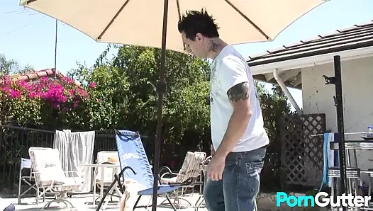 Esmer kaci starr ateşli bir yaz gününde yarak istiyor