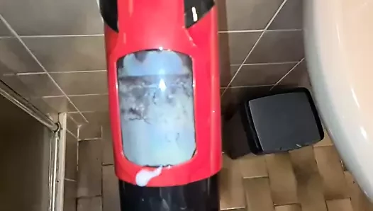 Druga ejakulacija danas. Sada sa igračkama