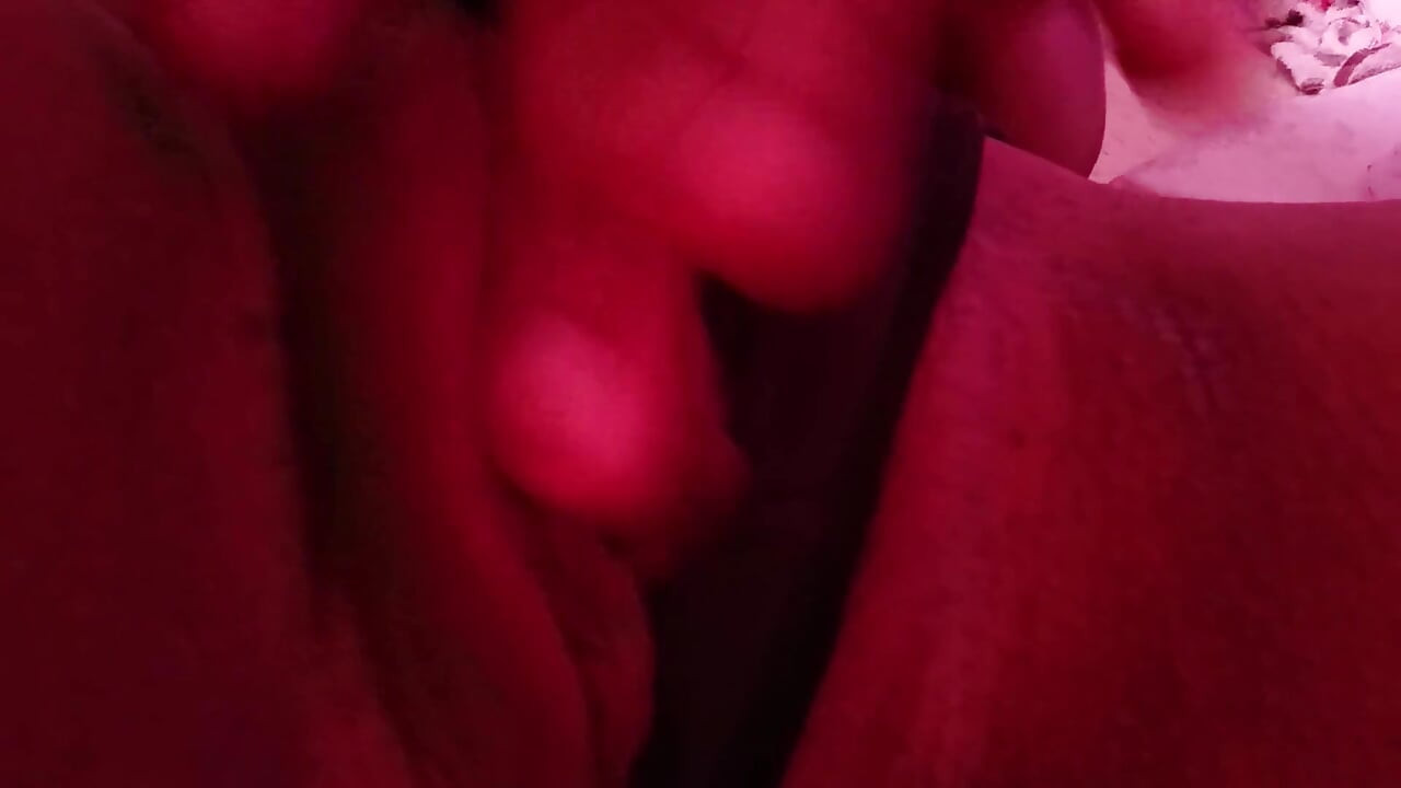 สาวตัวผอม, สาวน่ารักช่วยตัวเอง