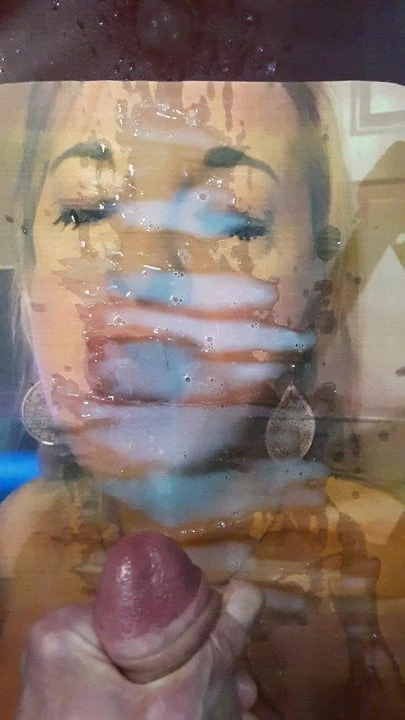 Texas cumslut Lorena needs cum & pee