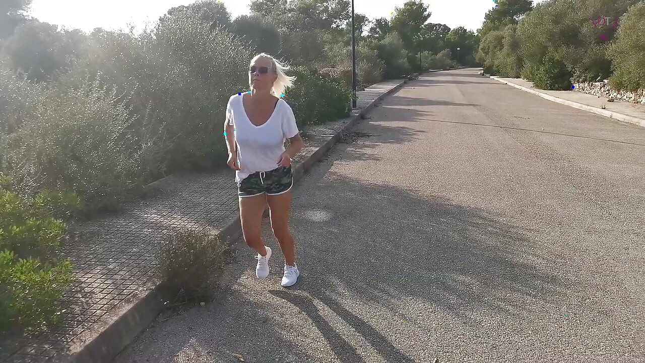 淫蕩熟女DirtyTina的騷尿穴 I Part 2