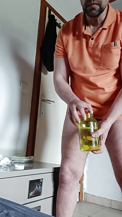 Want to pee while I masturbate