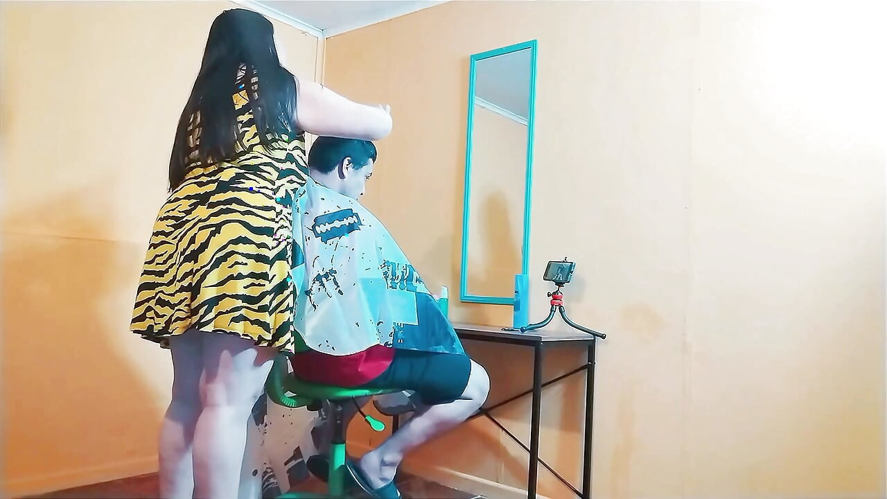 शहर में सबसे अच्छी चोदने लायक मम्मी नाई मेरी सौतेली मम्मी है।
