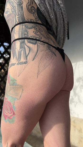 Look closer, my ass wants attention 💕