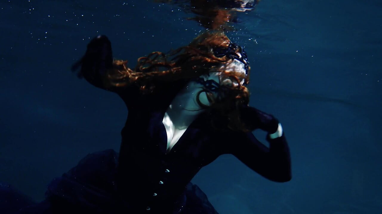 Underwater shooting - full backstage