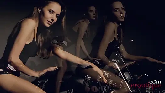 Katya Clover - motorcu orgazmı