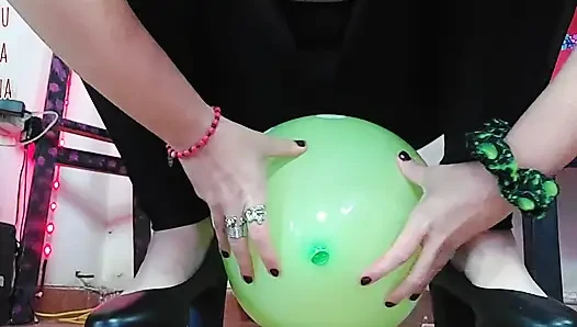 Shyyfxx götüyle balon okşuyor ve patlatıyor!