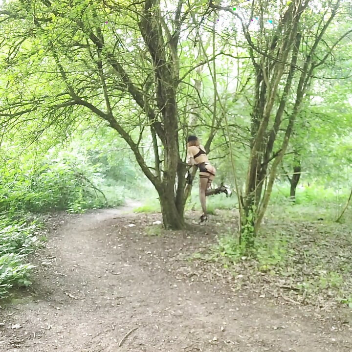 A BIG ONE🍀to be Fingered and Finish the CuL full of SperMe. Exhibit PuBLic in the forest. VaneSsaBiTCHx PariSChienneTrvprod⁹¹