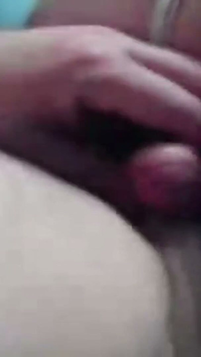 Beni oturma odasında webcam'in önünde sikiyor | Klip 1