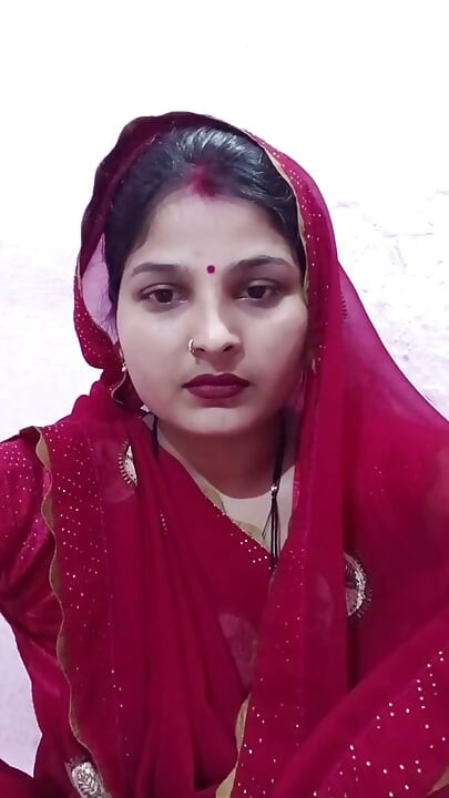 Komal had ordered a maxi dress and told the delivery boy, "I will wear it now, see the car, then I will pay."
