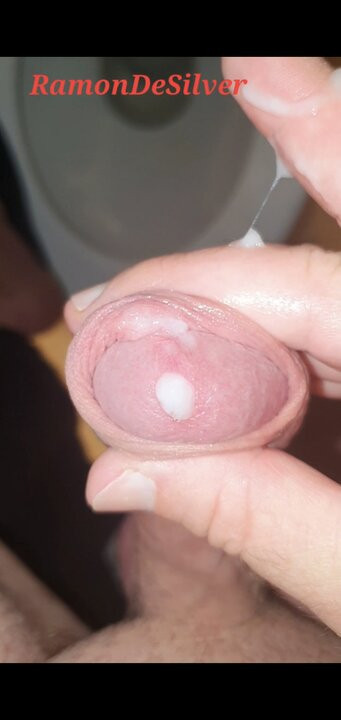 Master Ramon jerks off horny on the toilet in the leisure pool, lick it up!