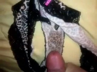 Crache sur les string a ta beurette de soeur fdp de rebeu