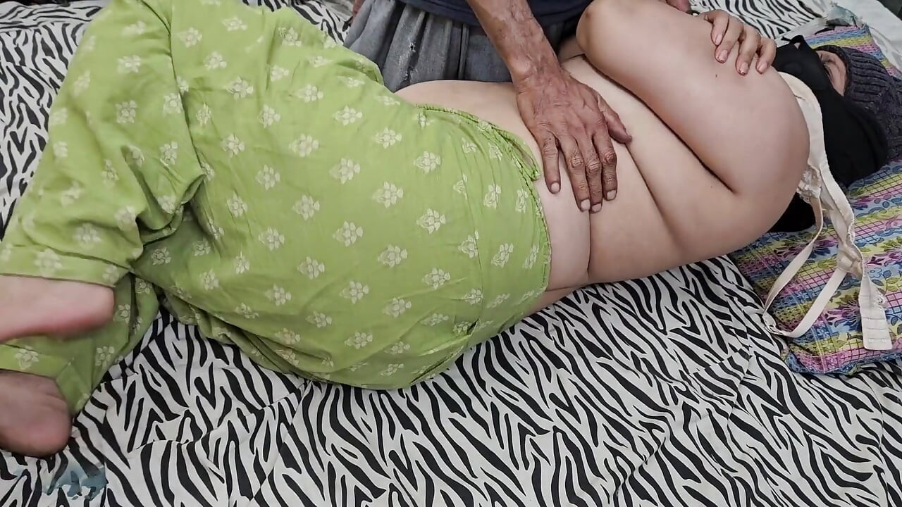 Smooth Aunty's Big Boobs Amateur Massage with Hindi Talking