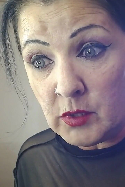 Yawns ตัวใหญ่เปิดกว้างเตรียมตัว