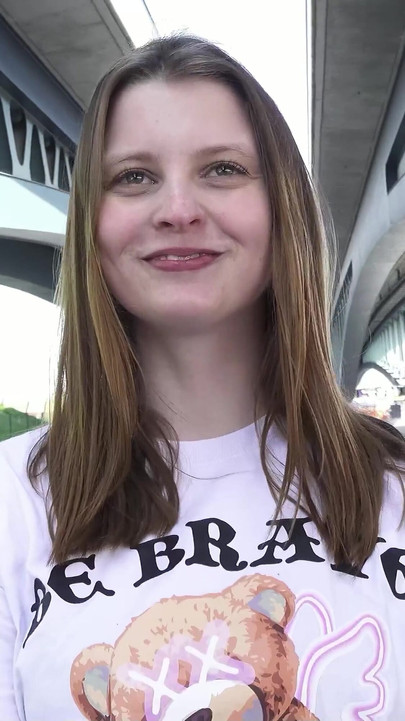 Ikonični trenutak iz "NEMAČKOG IZVIĐAČA - prvi analni seks za nemačku Skajlar Svit na kastingu u Berlinu"