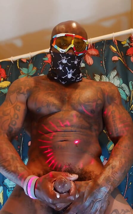Nuevo porno: gran polla peluda negra adoran Hallelujah Johnson (mostrar apreciación) altos y oscuros músculos del chocolate tatuado peludo bbc hall