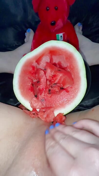 🍉 WATERMELON MULTIPLY HOMEMADE FEMALE ORGASMS- FULL ARAB LONG PORN VIDEO 2025- BEST SAUDI AMATEUR- ARABIAN SNOWWHITE KINKY MAST