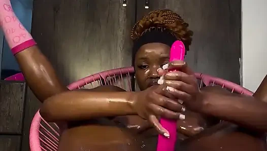 Плохая девушка буквально стекает в сеть, она даже не пыталась себя вести