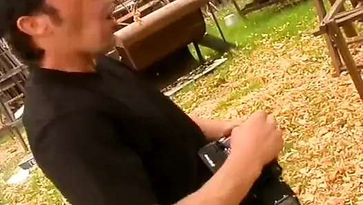 Açık havada meme yalama üçlü seks - amcık geniş açılıyor