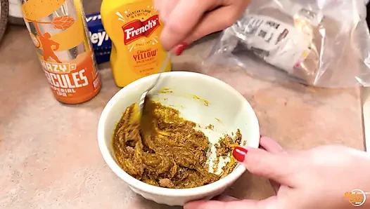 Çıplak yemek pişirme gösterisi slappin jambon