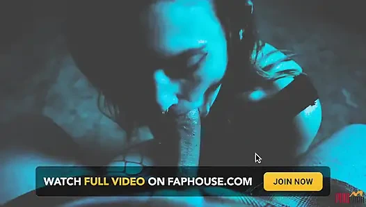 Шлюшку в ловушке заставили раздеться и отсосать похитительнице