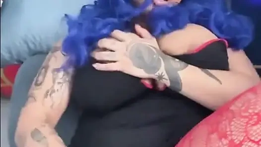 Cewek semok kulit hitam lagi asik muncrat di hari valentinenya