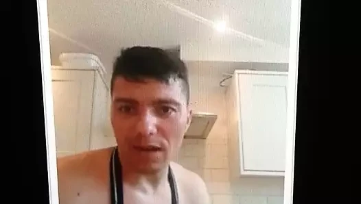 Un prost gateste la peleu gol dar nare cei trebuie