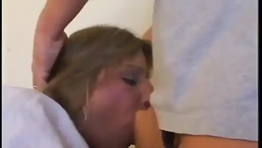 Tıknaz üniversiteli kız sakso çekiyor ve sikiliyor