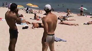 Str8 bulge on the beach