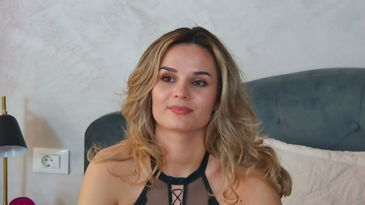 Chat sujo de verdade, sem merda falsa. masturbação molhada e selvagem, CEI, pernas que vale a pena ostentar!