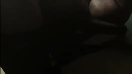 Fışkırtıyor ve serbest bırakıyor