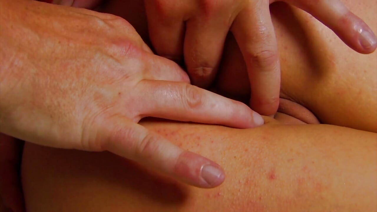 Ả điếm hứng tình thổi kèn cho người đàn ông của cô ấy
