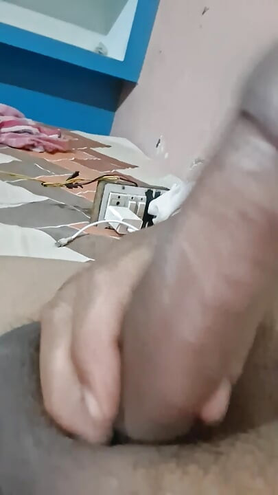 Pulă lungă și groasă pentru o doamnă nesatisfăcută