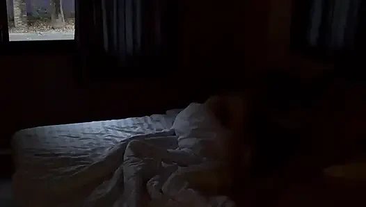 Karım gösteriş yapmayı seviyor.
