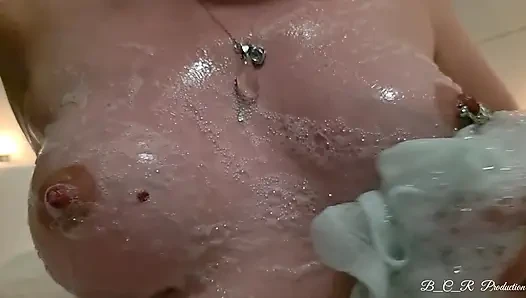 Nafsu manis terlarang dalam mandi busa