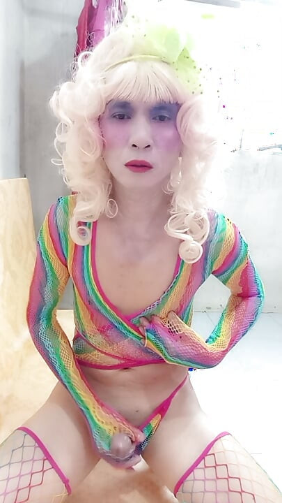 Oanh Le transgender wearing sexy clothes porn selfie to the top