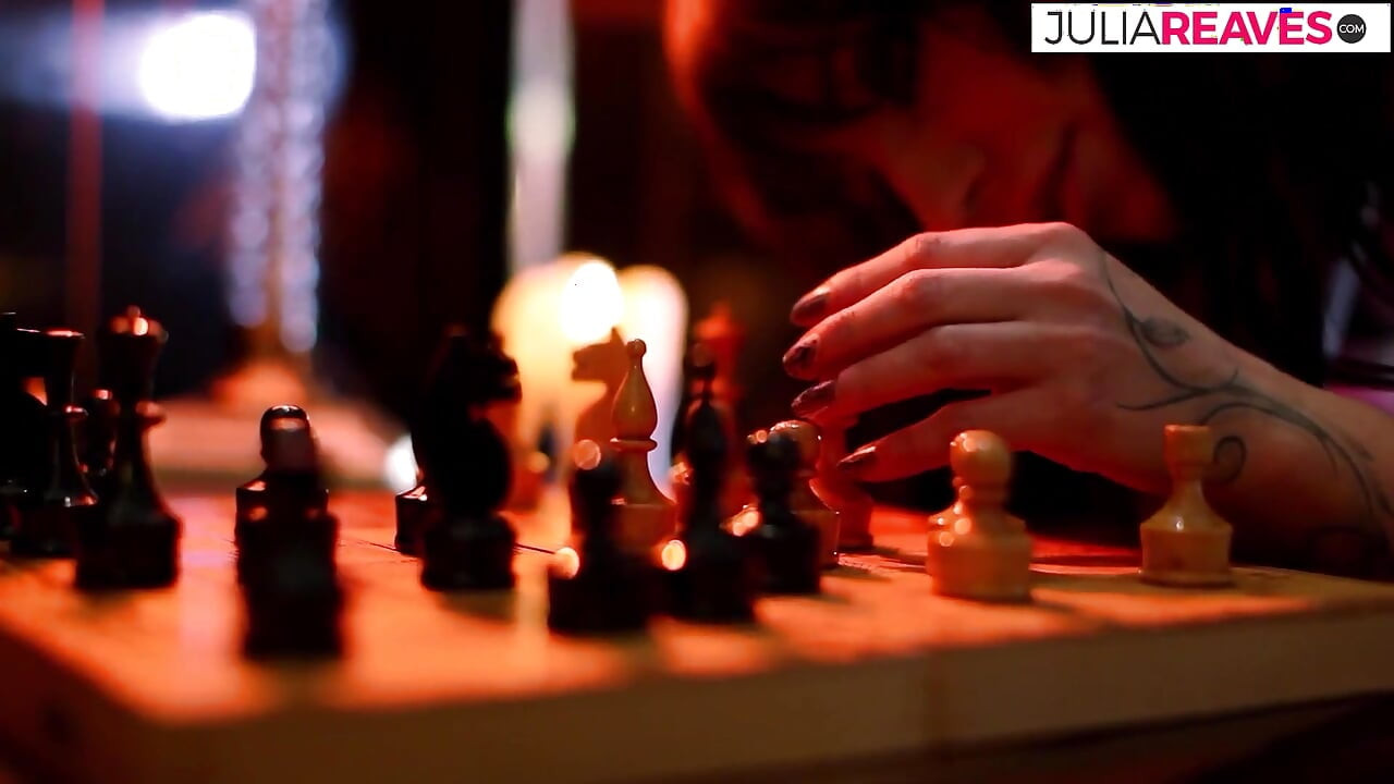 Bos mengongkek pelanggannya dengan sangat intensif dan membawanya ke orgasme