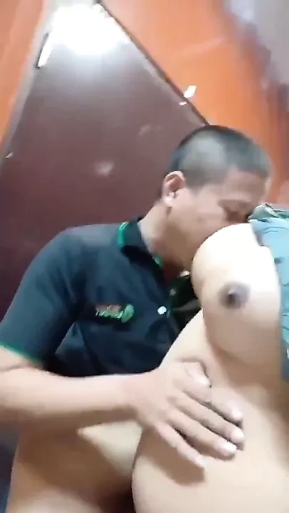 TRANSGENDER THAI BLOWJOB