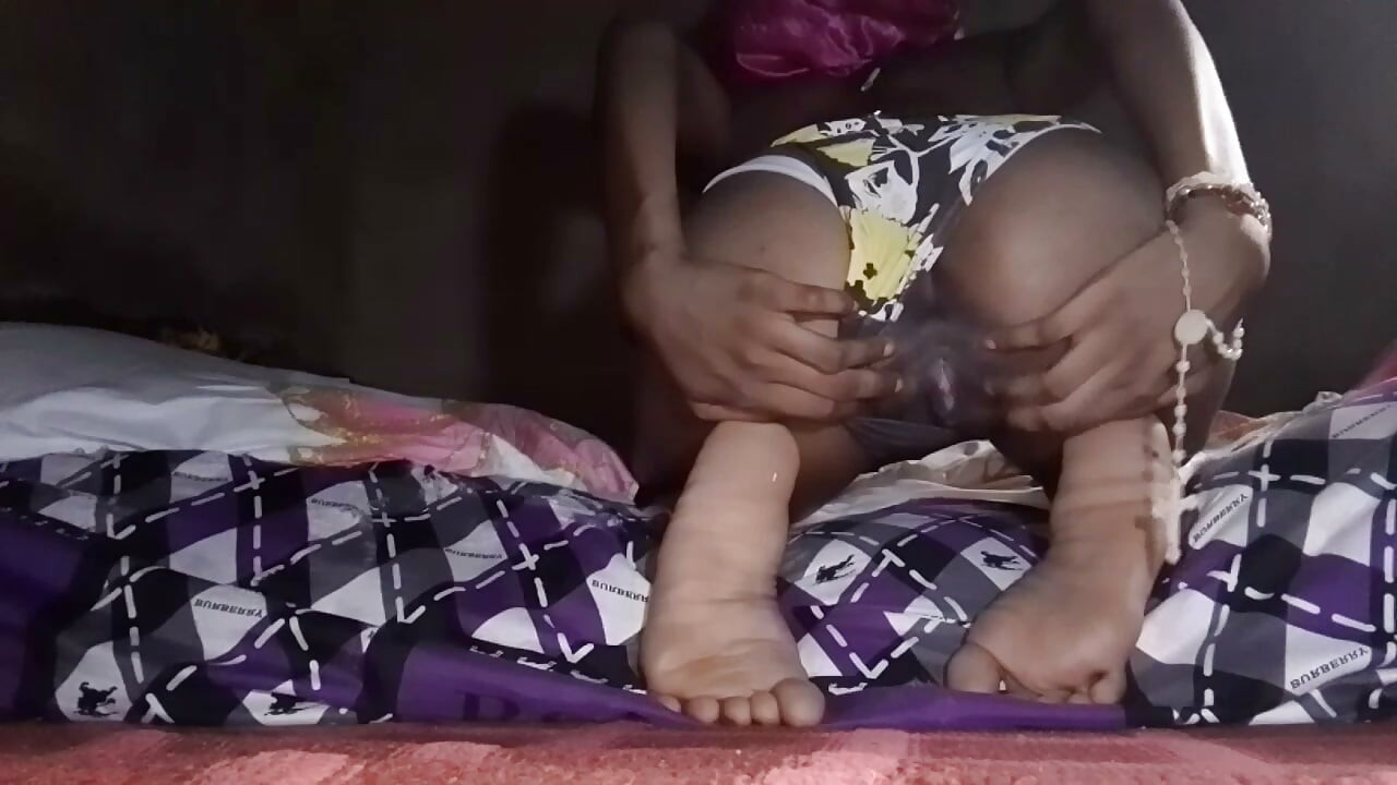 Slim hot dripping juice pussy