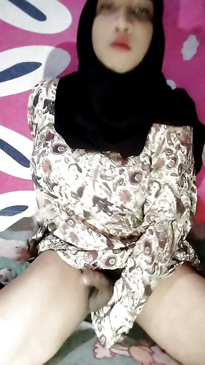 Sexo anal con hiyab y pepino
