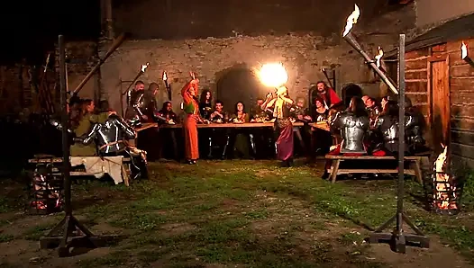 Две горячие крошки в величественной оргии