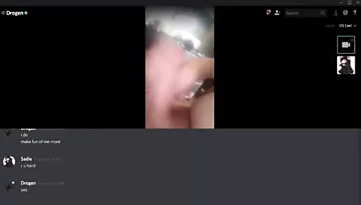 Erkek arkadaş beni küçük düşürürken neredeyse mastürbasyon yaparken yakalandım