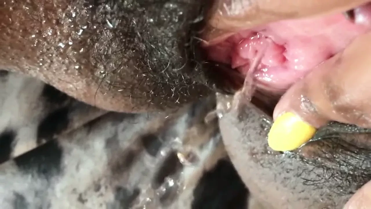 EXTREME CLOSEUP  SQUIRTING