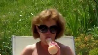 nice mature white stocking outdoor masturbate