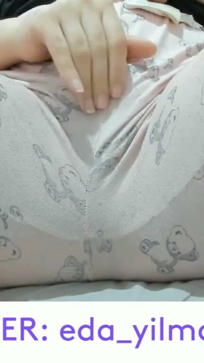 MASTURBAÇÃO NO PIJAMA - MILF TURCA - PORNÔ TURCO | Clipe 3