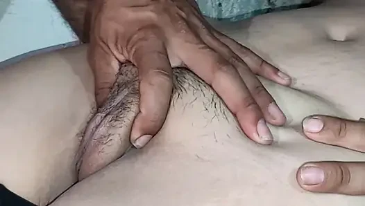 Stiefschwester bittet, meine enge muschi, gefüllt mit Sperma, in einem indischen tamilischen Porno-video zu öffnen.