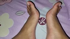 Los pies de hermanastros infieles captados por la cámara