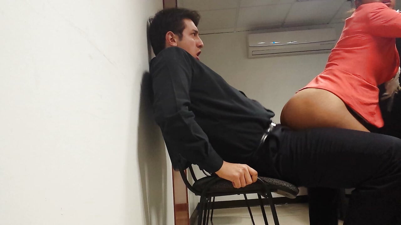 Aku nggak sabar nunggu lagi dan kami lagi asik di kantor!
