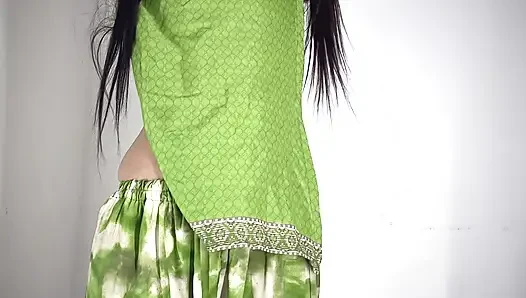 Priya'nın vahşi seks gecesi karı koca romantik ve romantizm dolu seks filmi