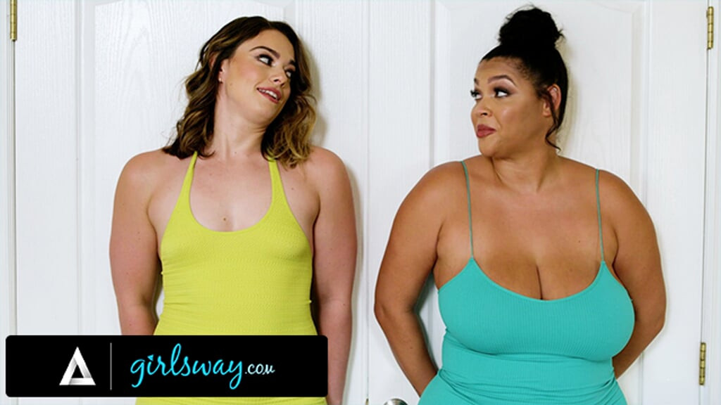 GIRLSWAY - фигуристые крошки Sophia Burns и Ashlyn Peaks встречаются во время скрытия и исследуют мгновенный химии